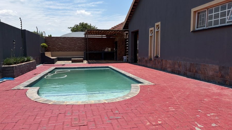 4 Bedroom Property for Sale in Potchefstroom North West